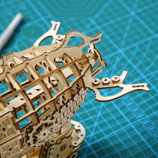 Maquette dirigeable bois vintage