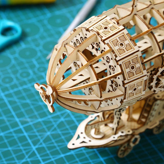 Maquette bois dirigeable vintage