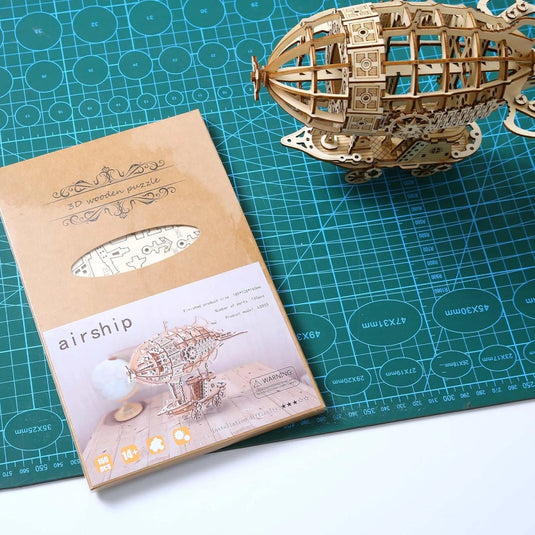 Maquette dirigeable bois vintage 3D