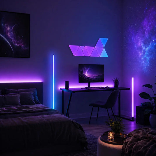 Chambre gaming avec barres LED RGB, panneaux lumineux et projection galaxie